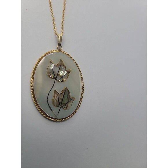 Vintage Gold Tone Mother of Pearl Pendant Necklace Abalone Inlay Leaf Design - Picture 8 of 16